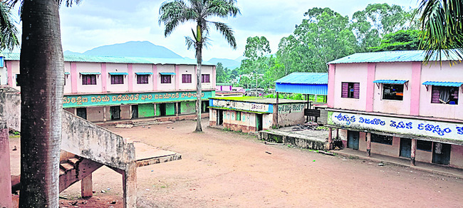 ఆశ్రమాల్లో అవస్థలు4