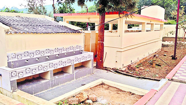 ఆశ్రమాల్లో అవస్థలు9