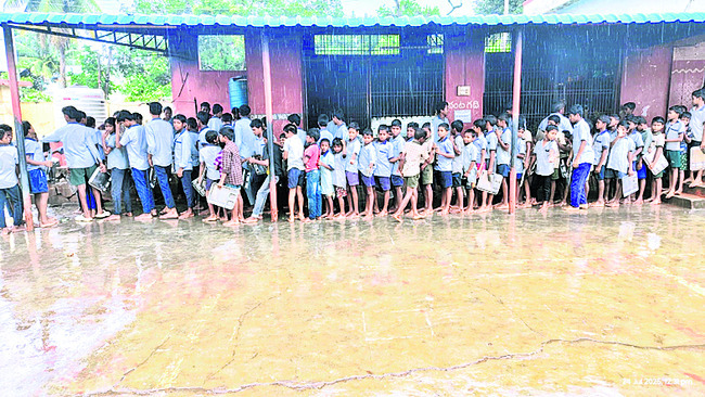 ఆశ్రమాల్లో అవస్థలు2