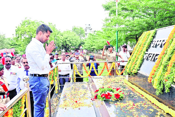 సైనికుల త్యాగాలు చిరస్మరణీయం1