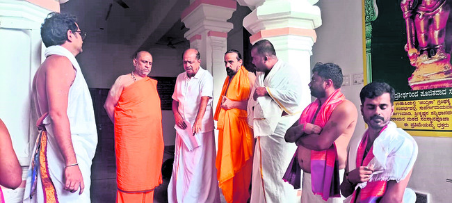 స్పెషల్‌ డ్రైవ్‌లో 15 వాహనాలు సీజ్‌  1