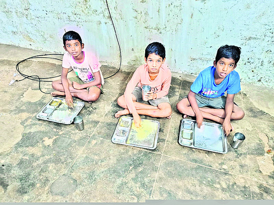 ఆశ్రమాల్లో అవస్థలు6
