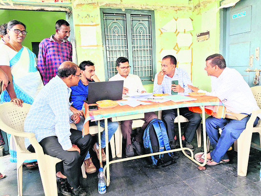 గ్రామాల్లో కేంద్ర బృందం పర్యటన 
1