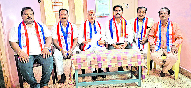 రేపు ధర్నా చౌక్లో నిరాహార దీక్ష 1