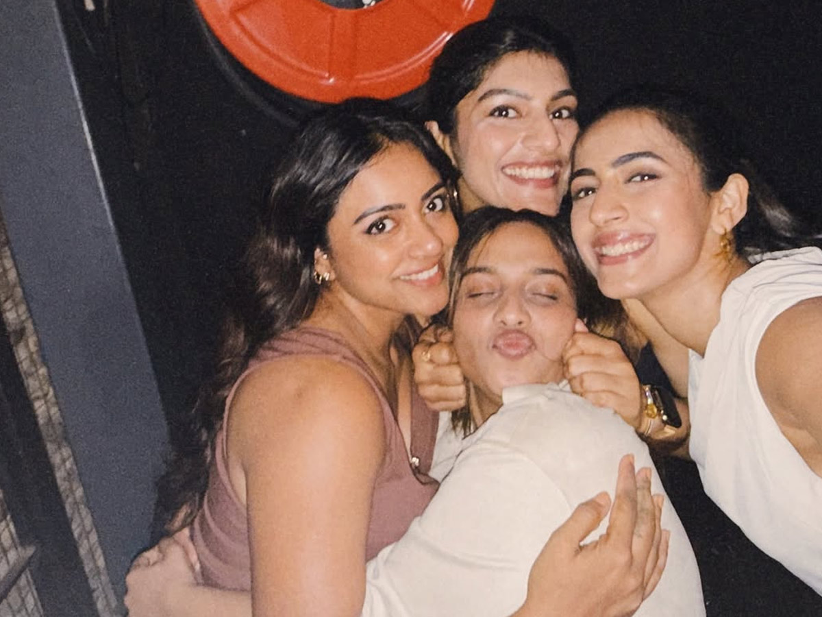 Niharika Konidela Enjoying Night Party with Her friends Photos3
