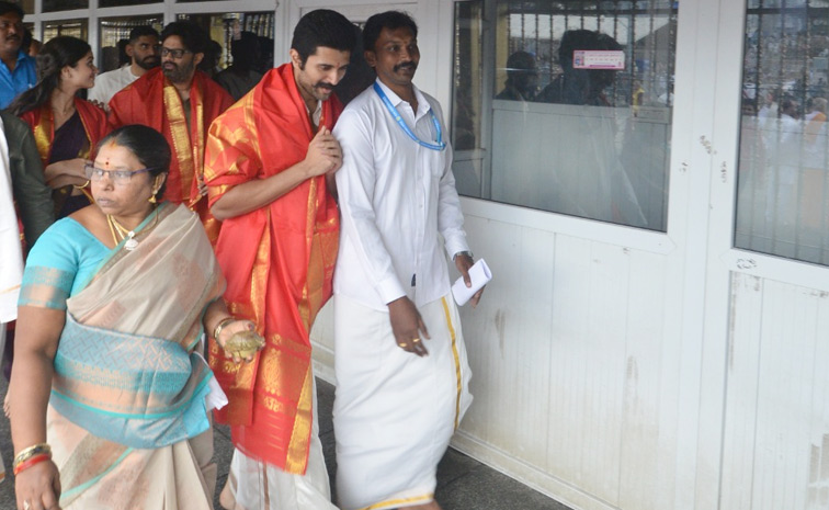 Vijay Deverakonda And Bhagyashri Borse Visits Tirumala Photos7