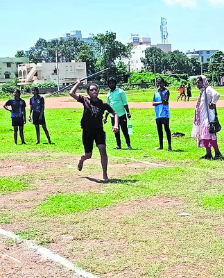 ఉత్సాహంగా అథ్లెటిక్స్ ఎంపికలు2