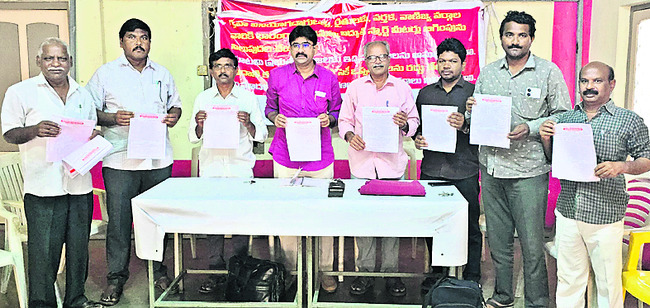 దివ్యాంగుల ఇంటికి చేరని రేషన్ 2