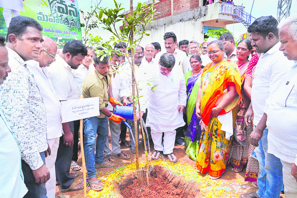 పేదల సంక్షేమానికే ప్రాధాన్యం 1