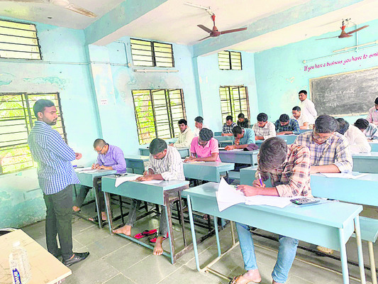 సర్వేయర్ల పరీక్ష ప్రశాంతం1