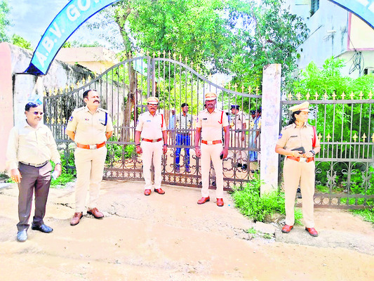 లైసెన్స్‌డ్‌ సర్వేయర్ల పరీక్ష ప్రశాంతం2