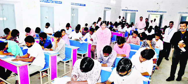 ప్రశాంతంగా జీపీఓ, సర్వేయర్ల పరీక్ష 1