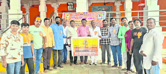 ప్రమాదపు అంచున పర్యాటకులు
1