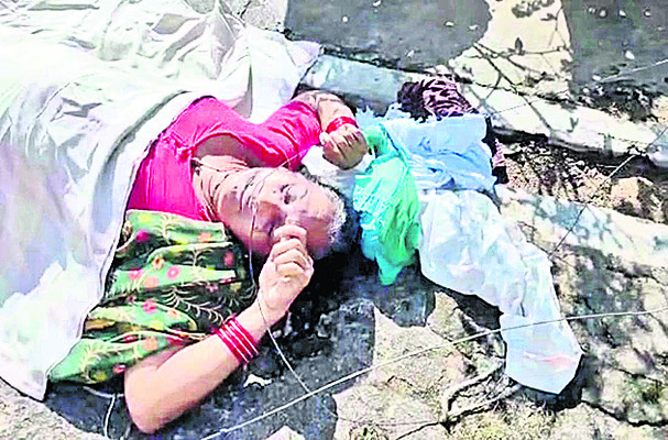 విద్యుదాఘాతంతో మహిళ మృతి 1