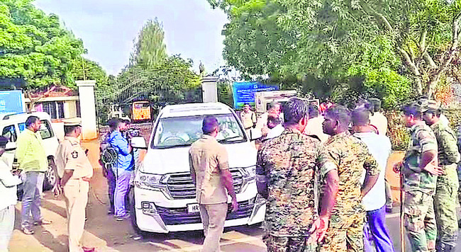 కరేడు చుట్టూ పోలీస్‌ ఆంక్షలు 1