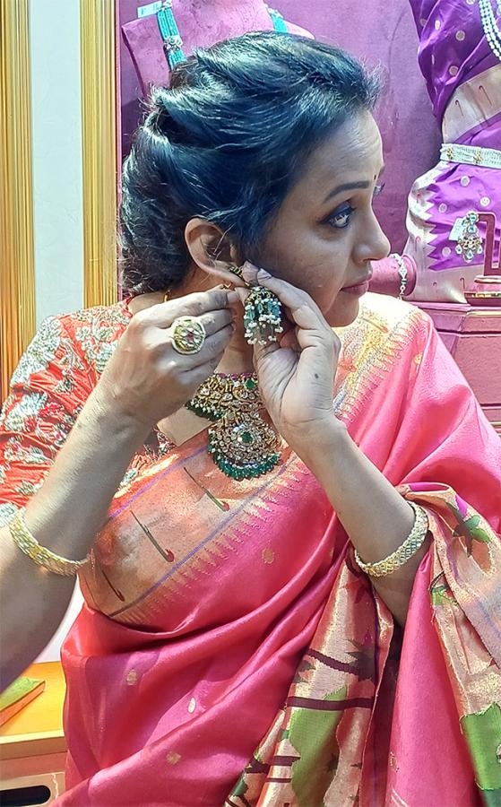 Anchor Suma creates buzz at jewelry shop opening14