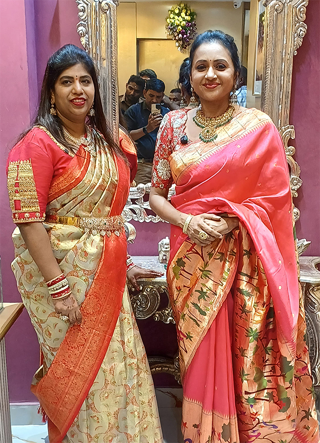 Anchor Suma creates buzz at jewelry shop opening2