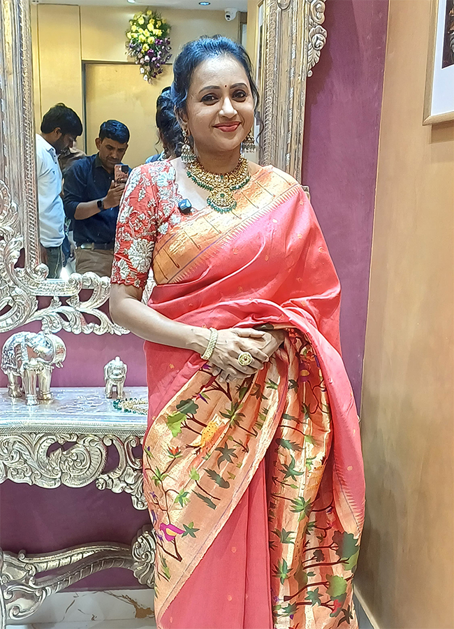 Anchor Suma creates buzz at jewelry shop opening6