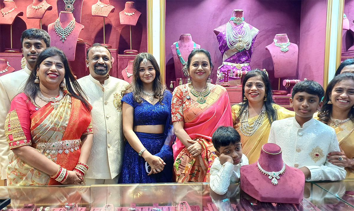 Anchor Suma creates buzz at jewelry shop opening8
