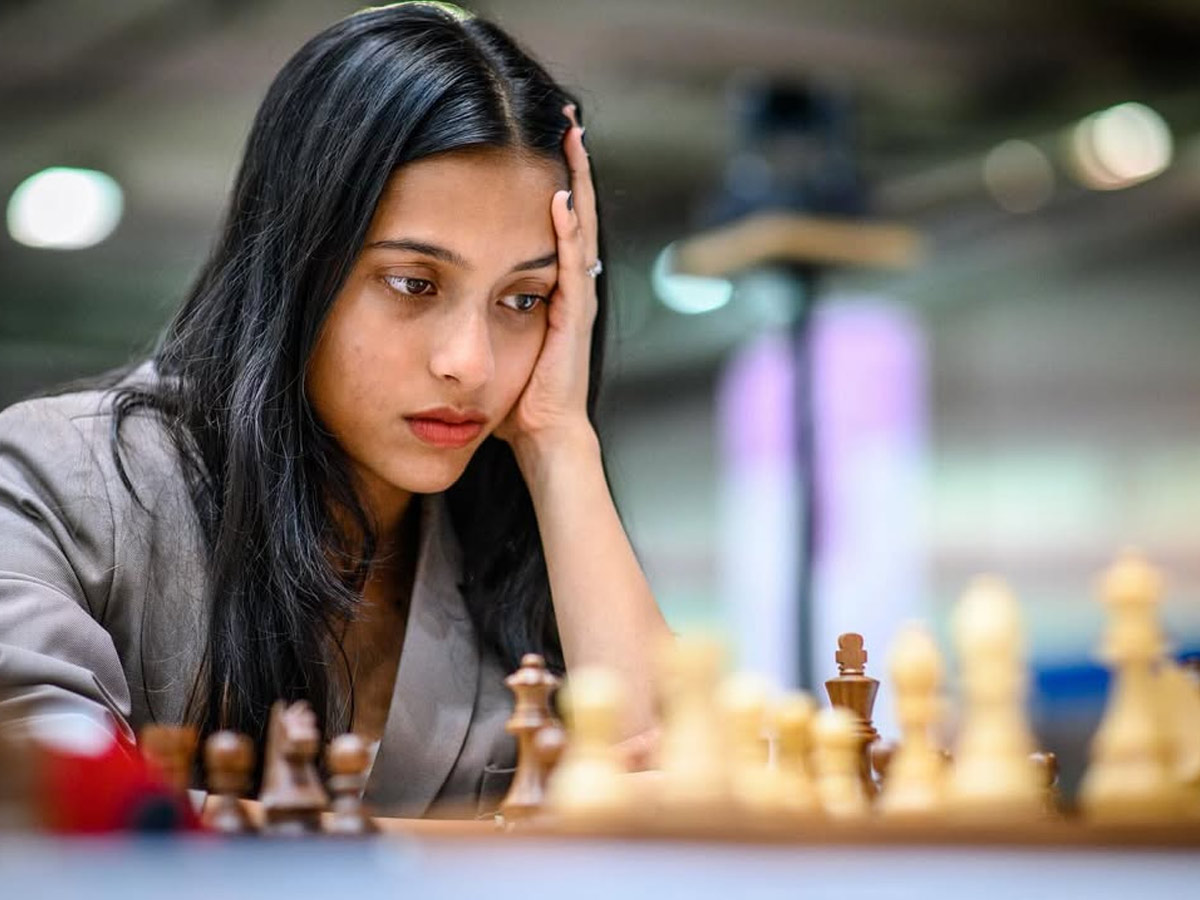 Divya Deshmukh is the first Indian woman champion, Becomes Grandmaster Photos12