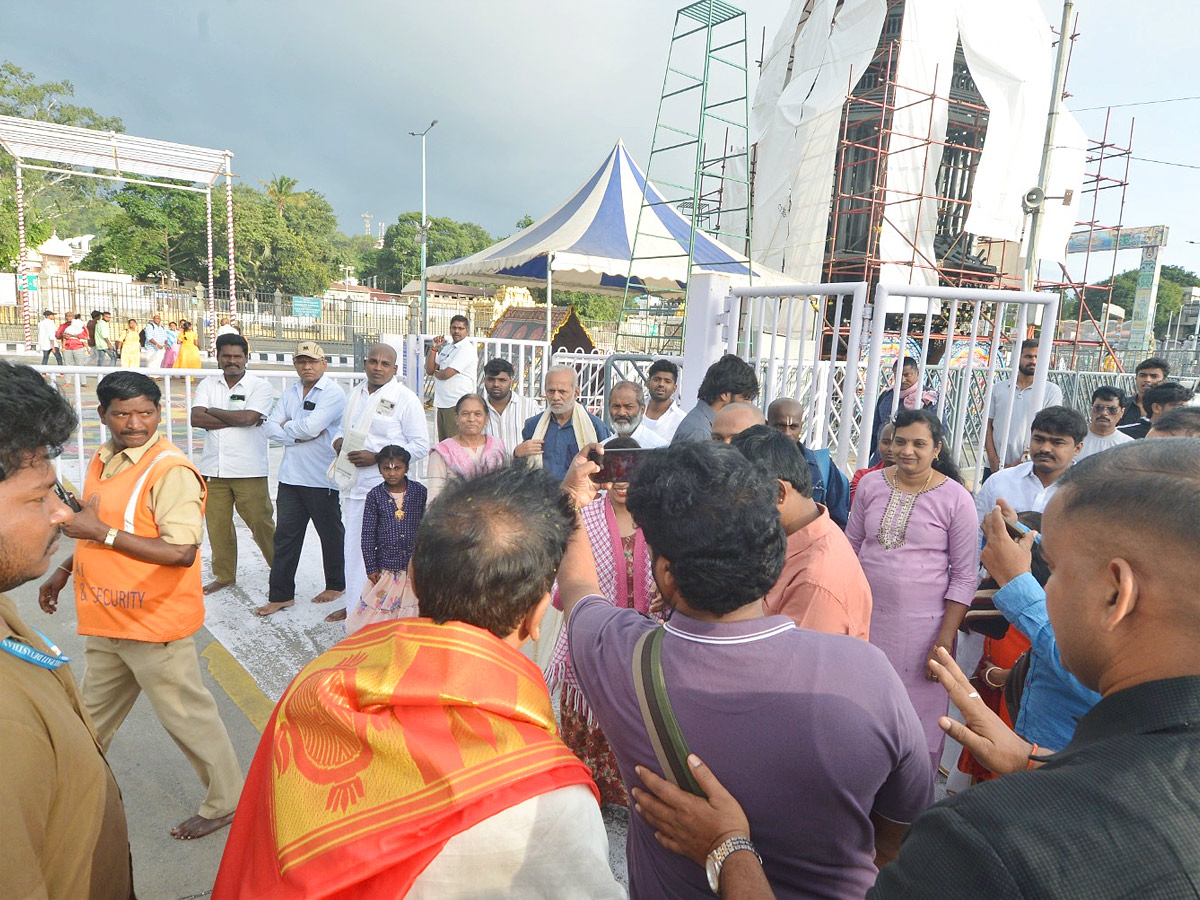 Kannada Hero Shivaraj Kumar Visits Tirumala Photos2