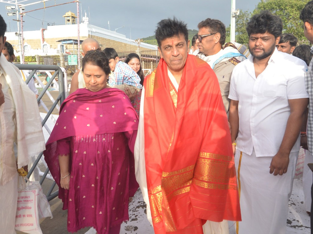 Kannada Hero Shivaraj Kumar Visits Tirumala Photos10
