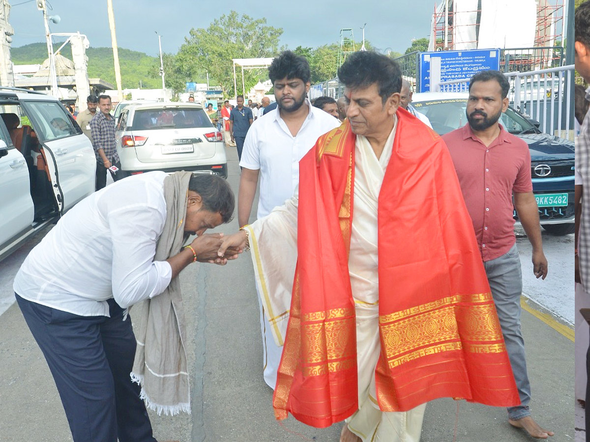 Kannada Hero Shivaraj Kumar Visits Tirumala Photos11