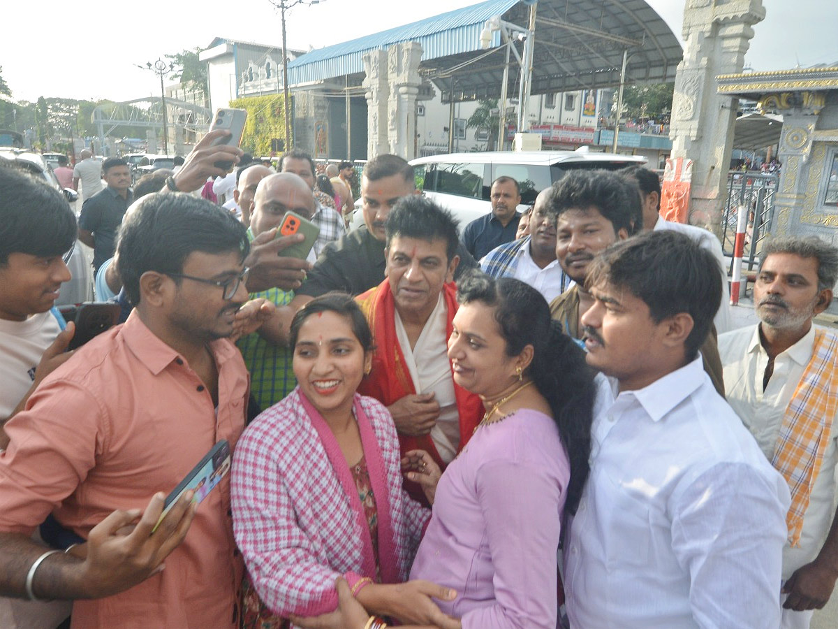 Kannada Hero Shivaraj Kumar Visits Tirumala Photos4