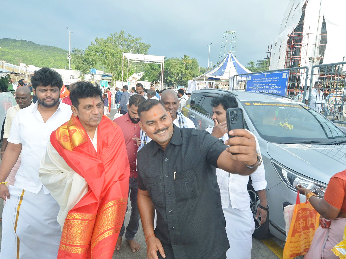 Kannada Hero Shivaraj Kumar Visits Tirumala Photos5