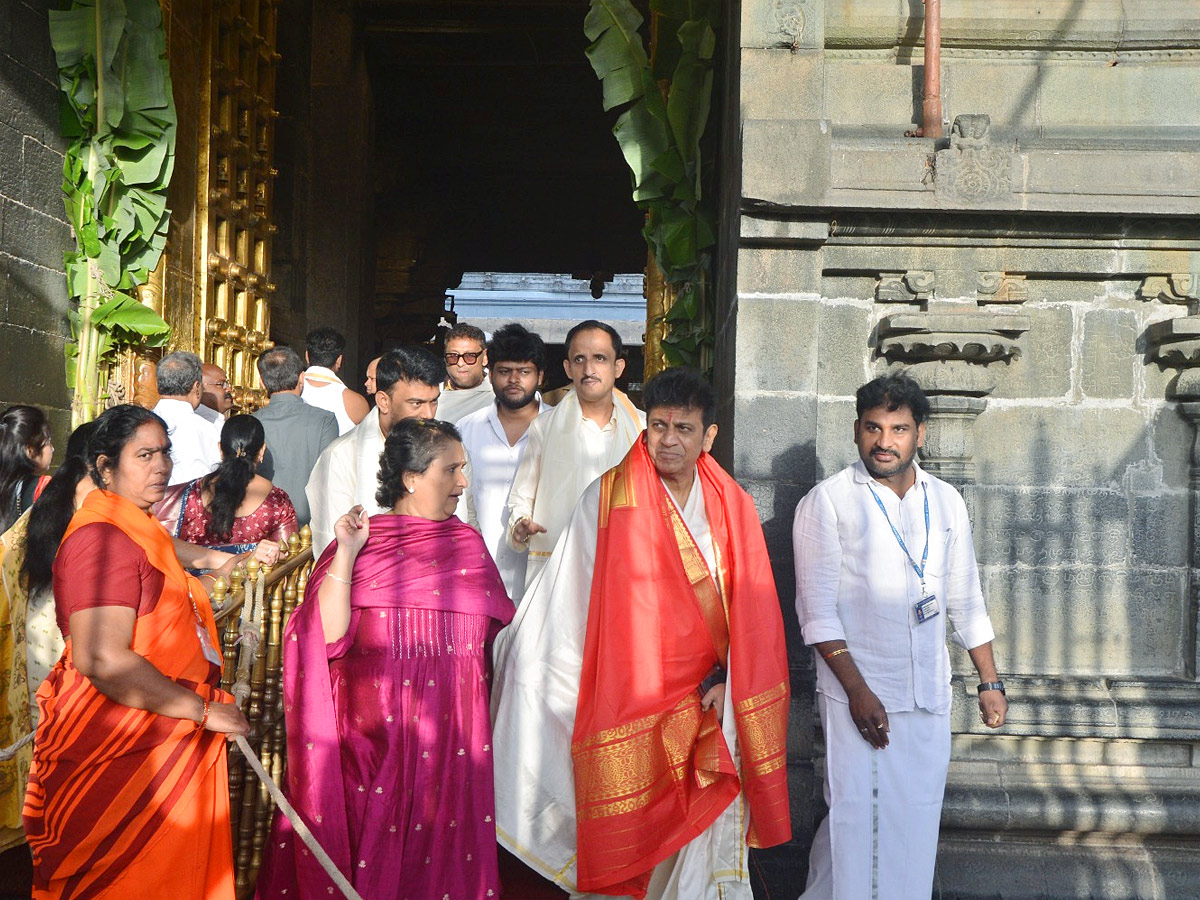 Kannada Hero Shivaraj Kumar Visits Tirumala Photos1