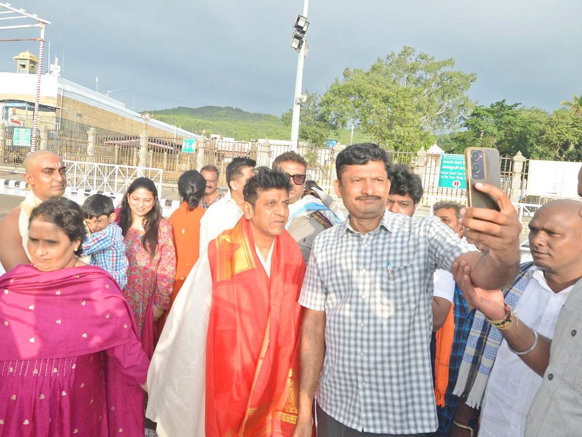 Kannada Hero Shivaraj Kumar Visits Tirumala Photos9