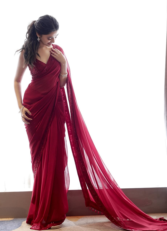 Tollywood Actress Krithi Shetty Red Dresses Photos5