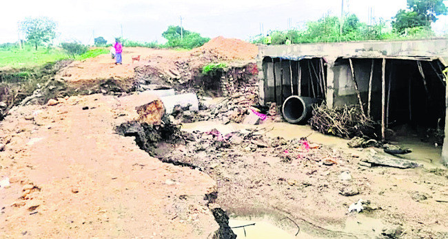 పత్తేపూర్ వంతెన వర్షార్పణం 1
