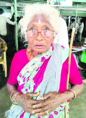 మా గోడు వినండి.. ఆదుకోండి 1