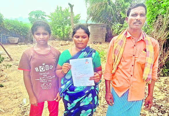 వైఎస్సార్సీపీ కార్యకర్త ఇల్లు కూల్చివేత1