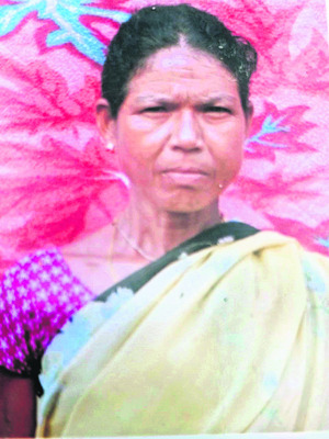 పాముకాటుతో మహిళ మృతి1