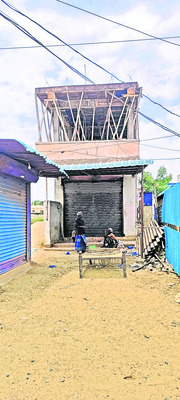 కోర్టు ఆదేశాలున్నా సరే.. కూల్చేస్తాం 1