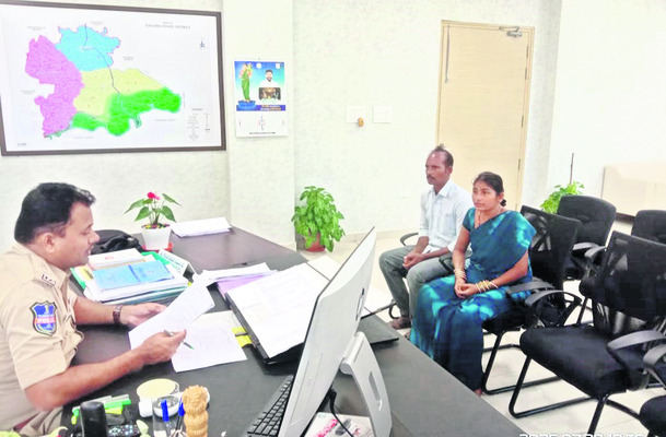 అర్జీల పరిష్కారంలో నిర్లక్ష్యం వద్దు 1