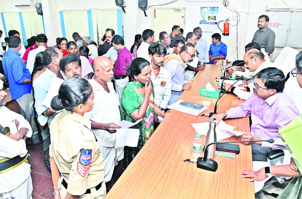 సారూ.. మా గోడు ఆలకించరూ..!1