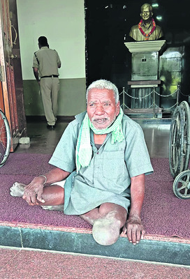 సారూ.. మా గోడు ఆలకించరూ..!3