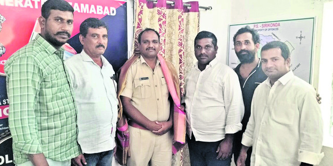 సంచార జాతులను కాపాడాలి 
2
