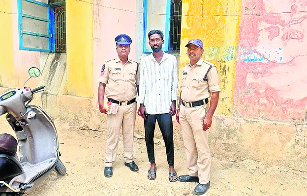 వివాహిత ఆత్మహత్యాయత్నం
1
