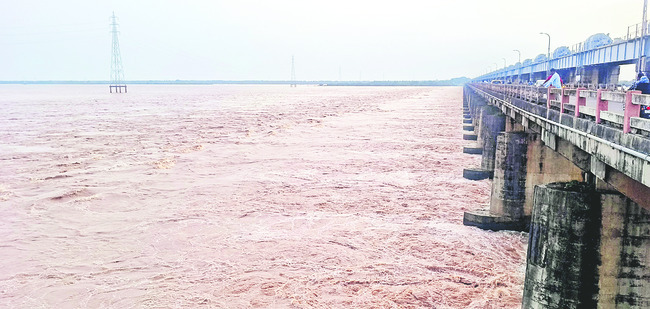 అర్జీలు త్వరితగతిన పరిష్కరించాలి 2