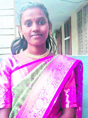 ఆశ్రమ పాఠశాల విద్యార్థిని మృతి1
