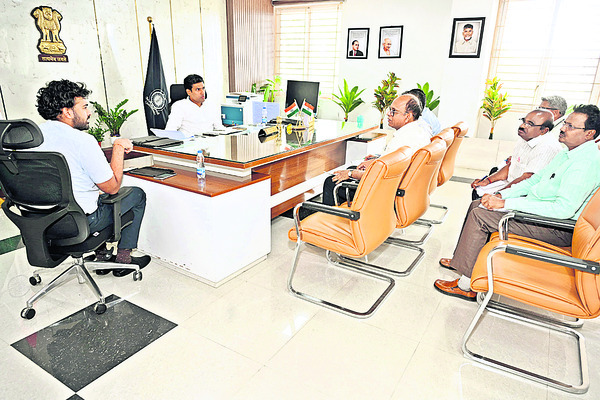 పోలీసు కుటుంబానికి రూ.కోటి బీమా 1