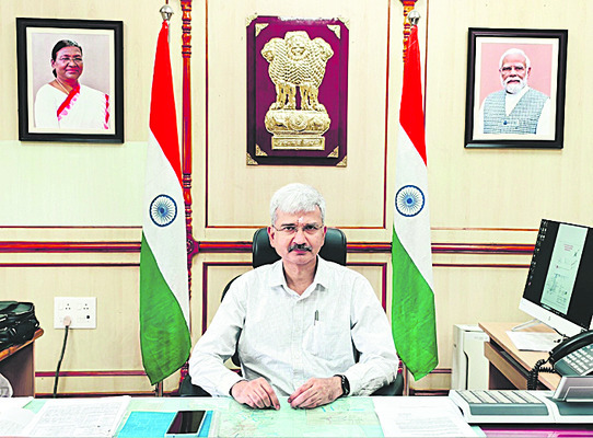 దుర్గమ్మకు పలువురు విరాళాలు 
1