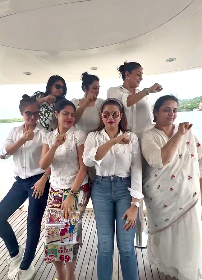 90s Stars Reunite in Style: A Joyful Celebration in Goa11