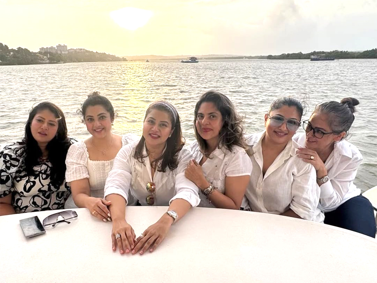 90s Stars Reunite in Style: A Joyful Celebration in Goa2