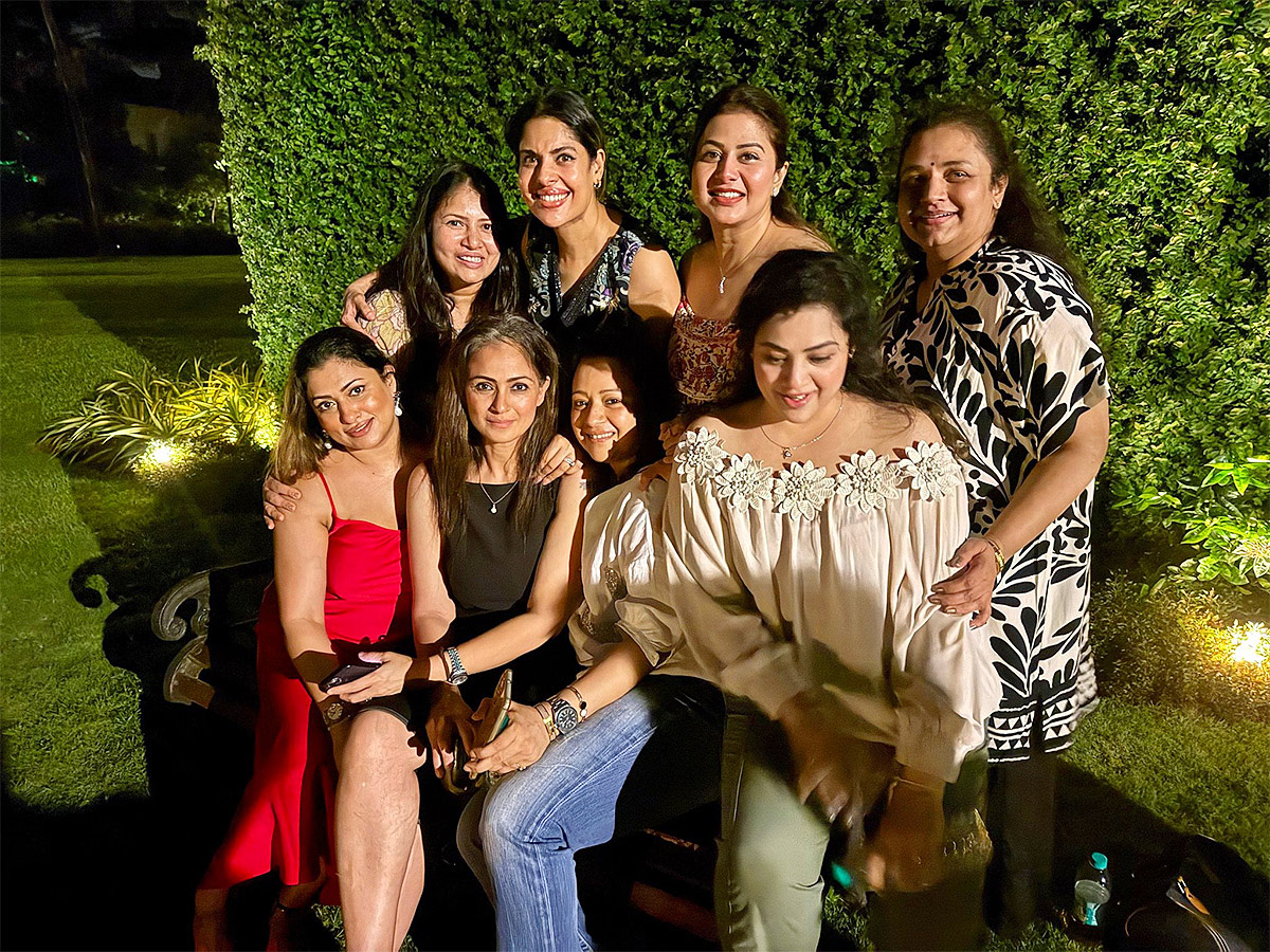 90s Stars Reunite in Style: A Joyful Celebration in Goa7