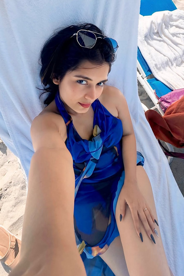 Bigg Boss Priyanka Jain beach vacation in the US Photos4